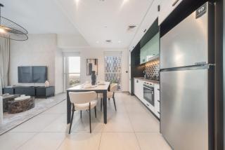 StayShort - Modern Unit Sleeps 6 in Dubai Hills with Pool - 3