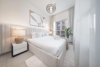 StayShort - Modern Unit Sleeps 6 in Dubai Hills with Pool - 1