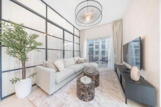 StayShort - Modern Unit Sleeps 6 in Dubai Hills with Pool - 2