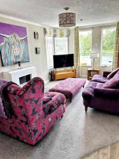 Cosy Lakeside Lodge - Water Views - Min 3 Night Stay - Dunning - 9