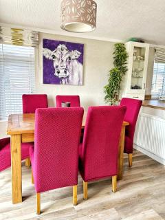 Cosy Lakeside Lodge - Water Views - Min 3 Night Stay - Dunning - 2