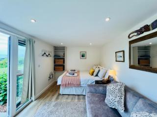 Romantic Cabin Retreat on 50-Acre Suffolk Farm - 8