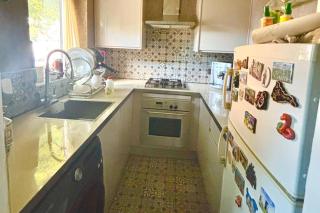 2-Bed House Sleeps 4 Garden 10 mins to Anfield - 4