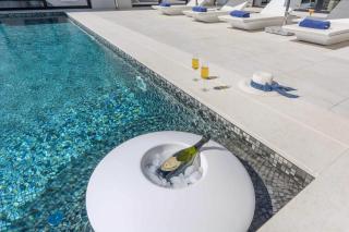 Stunning Seafront House In Istria Villa Vrsar Magnifique Contemporary 5 Bedroom Villa Sauna And Gym Direct Access To Sea - 1