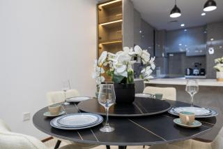 Modern 1BR with High Floor Near Mall & Tram - 2