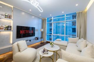 Modern 1BR with High Floor Near Mall & Tram - 0