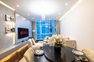 Modern 1BR with High Floor Near Mall & Tram - 8