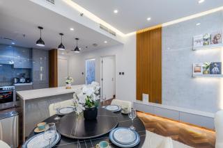 Modern 1BR with High Floor Near Mall & Tram - 1