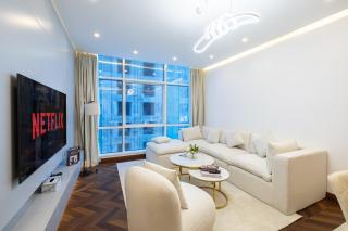 Modern 1BR with High Floor Near Mall & Tram - 7