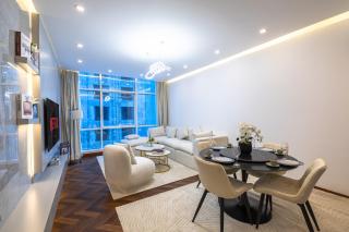 Modern 1BR with High Floor Near Mall & Tram - 6