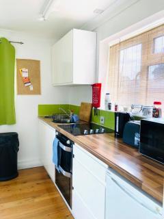 Bright & Spacious Studio - Guildford - 6