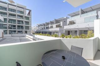 Free housekeeping visits during your stay - StayShort - Amazing 1 Bedroom Apartment that sleeps 4 in JVC - 5