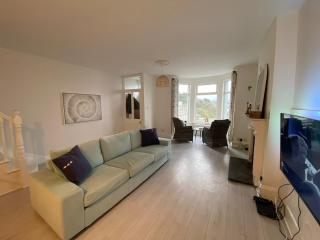 Cornwall Large Beach House Sea & Beach Views - 4 Bedrooms & 3 Bathrooms - Looe - 3