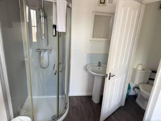 Cabin 6 - Bradwell on Sea - 3