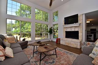 Dreamy Dripping Springs - Near Parks Hiking & More - Dripping Springs - 0