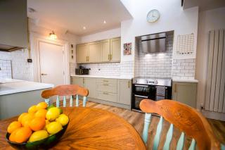Spacious Victorian 4 Bed l Cocktail Bar Spa Bath Workspaces - Plymouth - 9