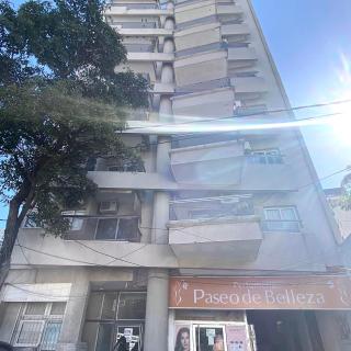 Departamento sobre AVENIDA con BALCON - Santiago del Estero - 2