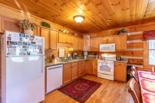 Hemlock Hideaway - 2