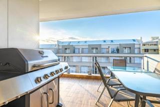 Exquisite Emerald King Size 2 Bed Apartment - Durban - 1