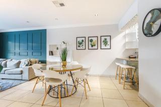 Exquisite Emerald King Size 2 Bed Apartment - Durban - 7
