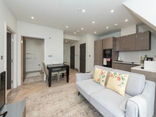 Stylish Central Flat with Private Rooftop Terrace Pass the Keys - Reading - 0