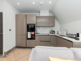 Stylish Central Flat with Private Rooftop Terrace Pass the Keys - Reading - 3