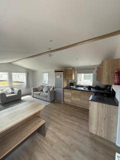 Caravan at Lakeside Chichester - 8