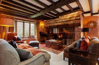 Elizabethan Manor - Pulborough - 3