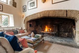 Elizabethan Manor - Pulborough - 2
