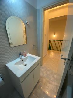 Sunny 2BR Home in Paralimni Near Beaches,Protaras! - Paralimni - 4