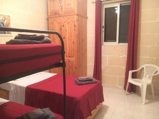 Bright and Airy Flat in Marsalforn, Gozo - 1