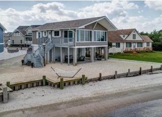 You Private Beach Retreat is your Backyard! - - 0