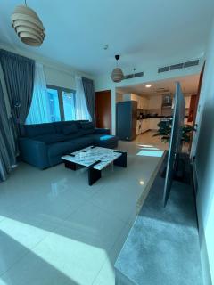 Damac Park Tower, Luxury 2BR with Stunning City Views - 3