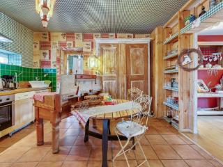 Holiday Home in Auvergne with Roofed Garden and Terrace - Calvinet - 3