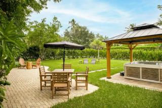 The Bohemian Heaven! with jacuzzi, Playgroud, 2miles to downtown - 1