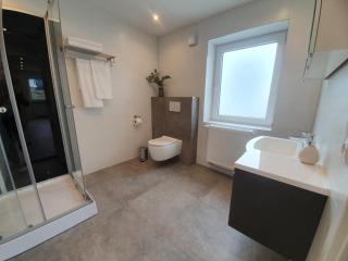 Apartment mit Küche und 2 Einzelbetten, Duschbad, Parkplatz und ruhig gelegen, ADA7 - Kulmbach - 3