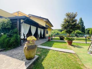 - Rustic Charm with Garden & Pool - - Carrara - 1