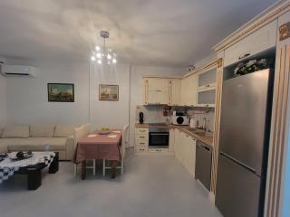 Henri's Beach Apartments Vlore - Vlorë - 0