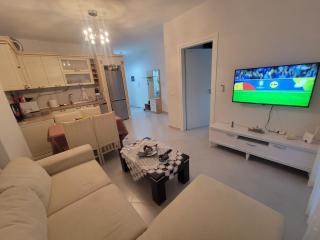 Henri's Beach Apartments Vlore - 9
