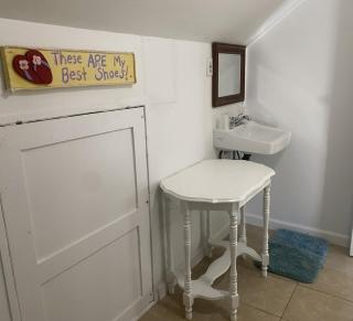 Angie's Guest Cottage - 7