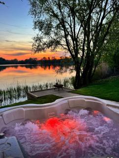 2 Elm Water lakeside hideaway - Baston - 5