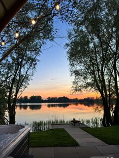 2 Elm Water lakeside hideaway - Baston - 4