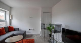 Business & Family-Friendly 2BR Racecourse Park 5min to Town & Hospital Parking WiFi - Kingsthorpe - 6