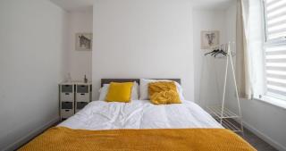 Business & Family-Friendly 2BR Racecourse Park 5min to Town & Hospital Parking WiFi - Kingsthorpe - 4