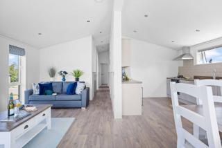 Poppy, 5 Roadford Lakes Lodges - Broadwoodwidger - 8