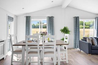 Poppy, 5 Roadford Lakes Lodges - Broadwoodwidger - 6