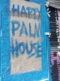 Happy Palm House - - 8
