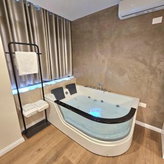 Jacuzzi Apartment Tirana Center - Tirana - 2
