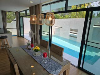 Modern private pool villa - 9