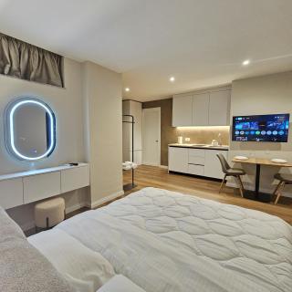 Jacuzzi Apartment Tirana Center - Tirana - 5